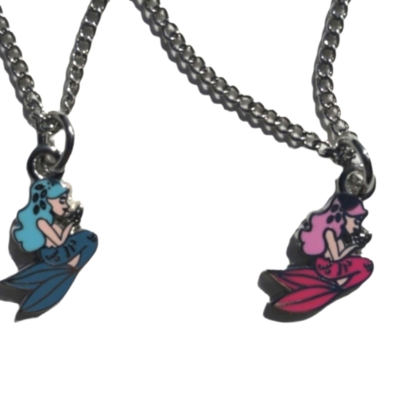 Crazy 8 Girls 4+ Mermaid Necklaces (2) - Picture 2 of 6